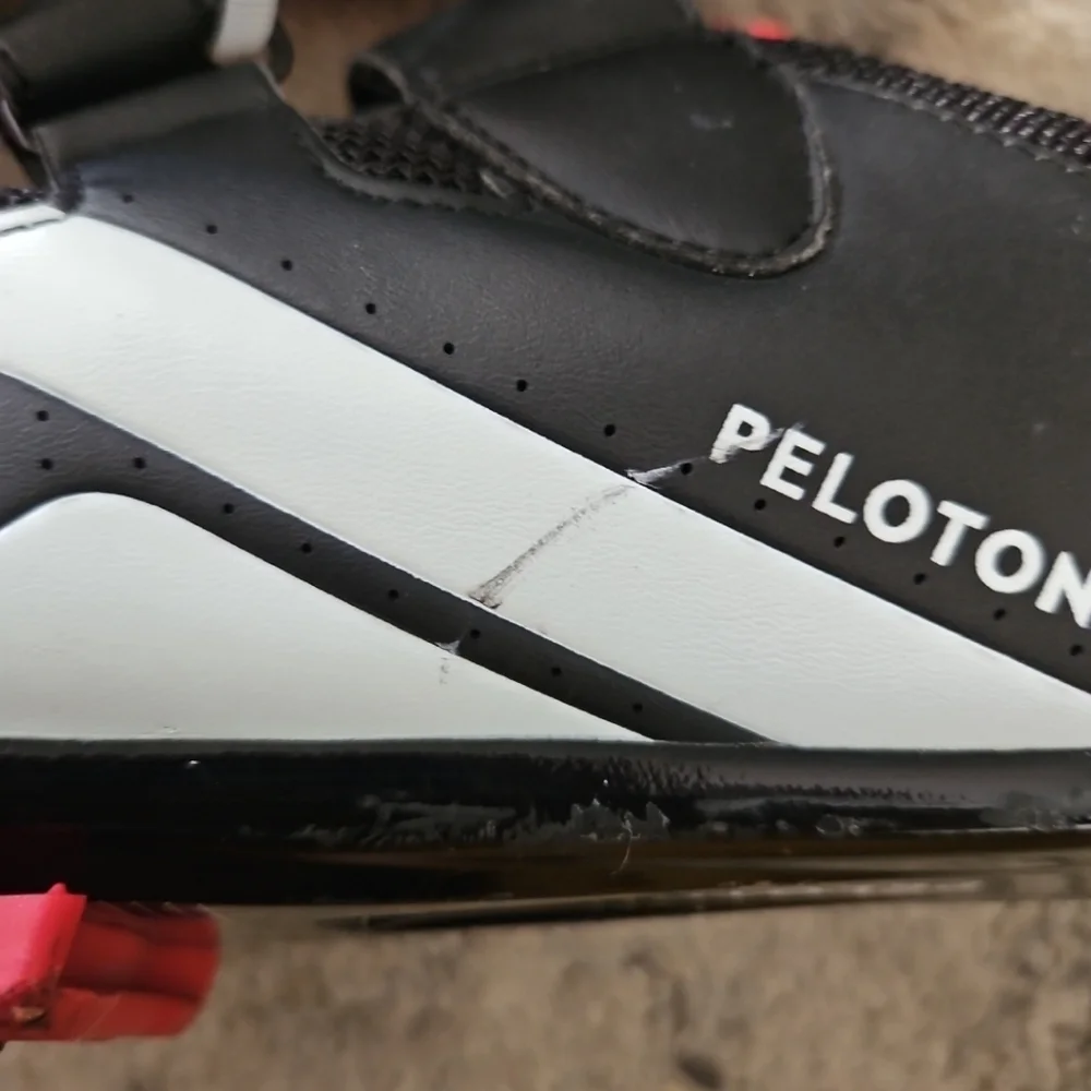 Peloton Unisex Black And Red Indoor Outdoor Cycling Clip In Shoe 40